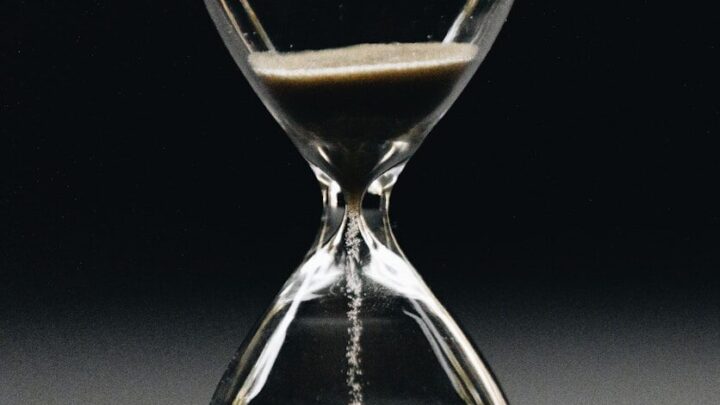 Jak długo trwa rok na innych planetach Układu Słonecznego? Fascynujące różnice w czasie.