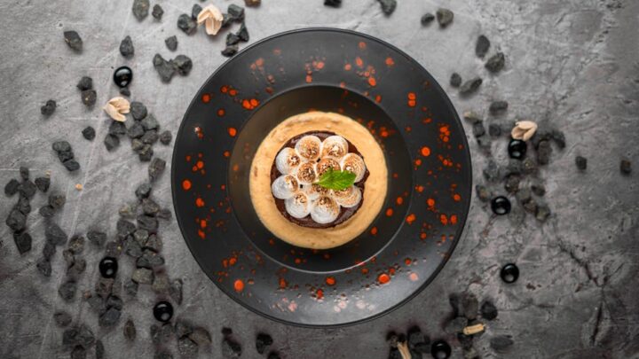 Jak astronauci jedzą i piją w kosmosie? Codzienne życie na orbicie.