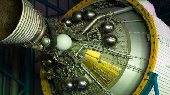 Jak działa silnik rakietowy? Sekrety napędu, który wynosi nas w kosmos.