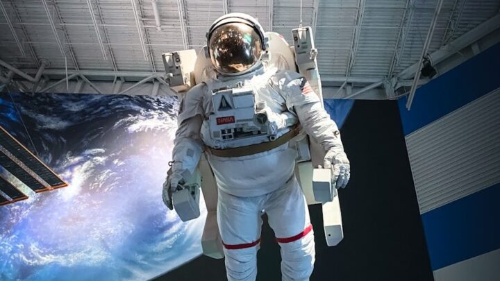 Jak zostać astronautą? Krok po kroku do kariery w kosmosie.