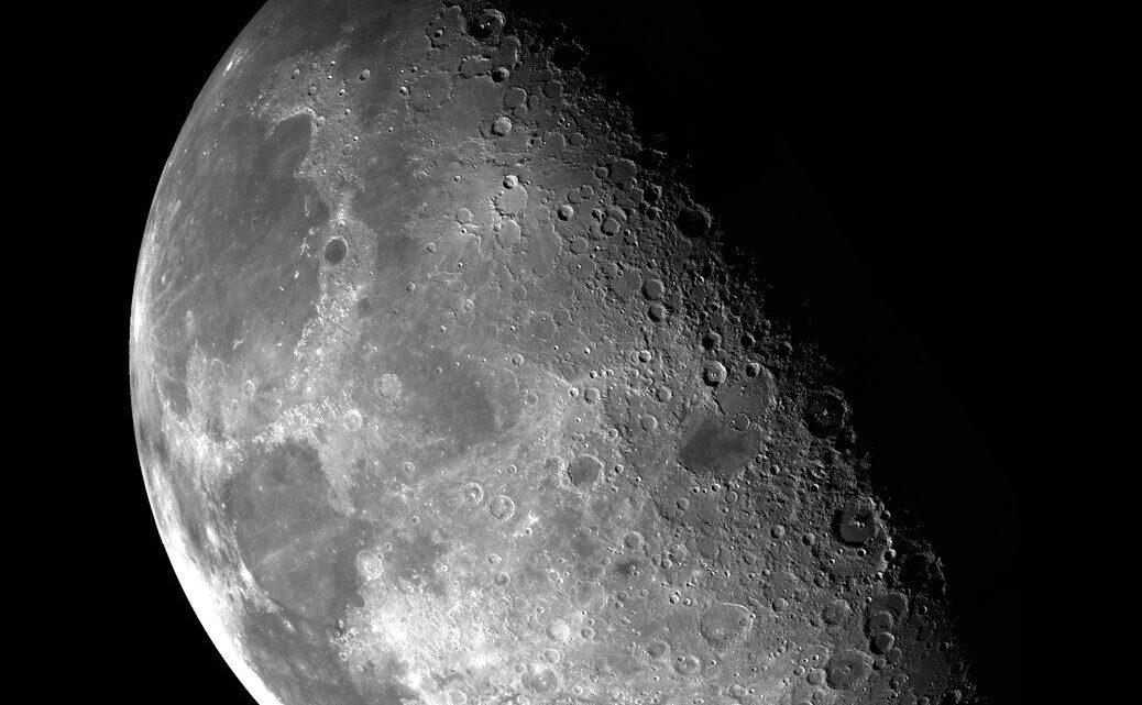 Jak sfotografować Księżyc smartfonem? Poradnik dla początkujących astrofotografów