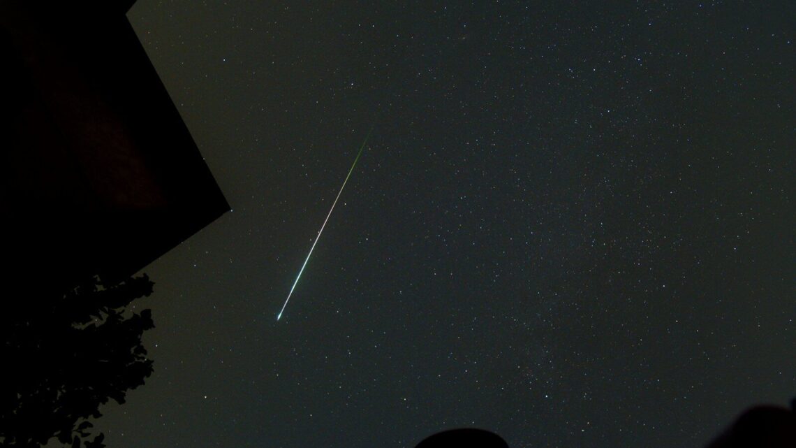 Kiedy i gdzie oglądać deszcz meteorytów w Polsce? Kalendarz na ten rok.