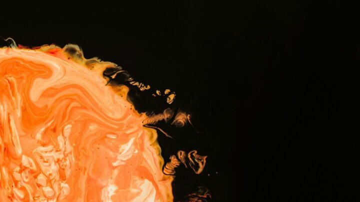 Burze słoneczne i rozbłyski: Czym są i jak wpływają na życie na Ziemi i technologię?