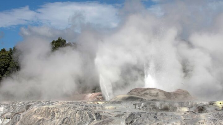 Czy na Plutonie są gejzery? Tajemnice kriotekanizmu planety karłowatej.
