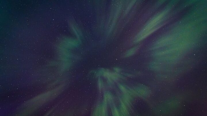 Czym są i jak działają magnetosfery planetarne – ochrona przed wiatrem słonecznym.