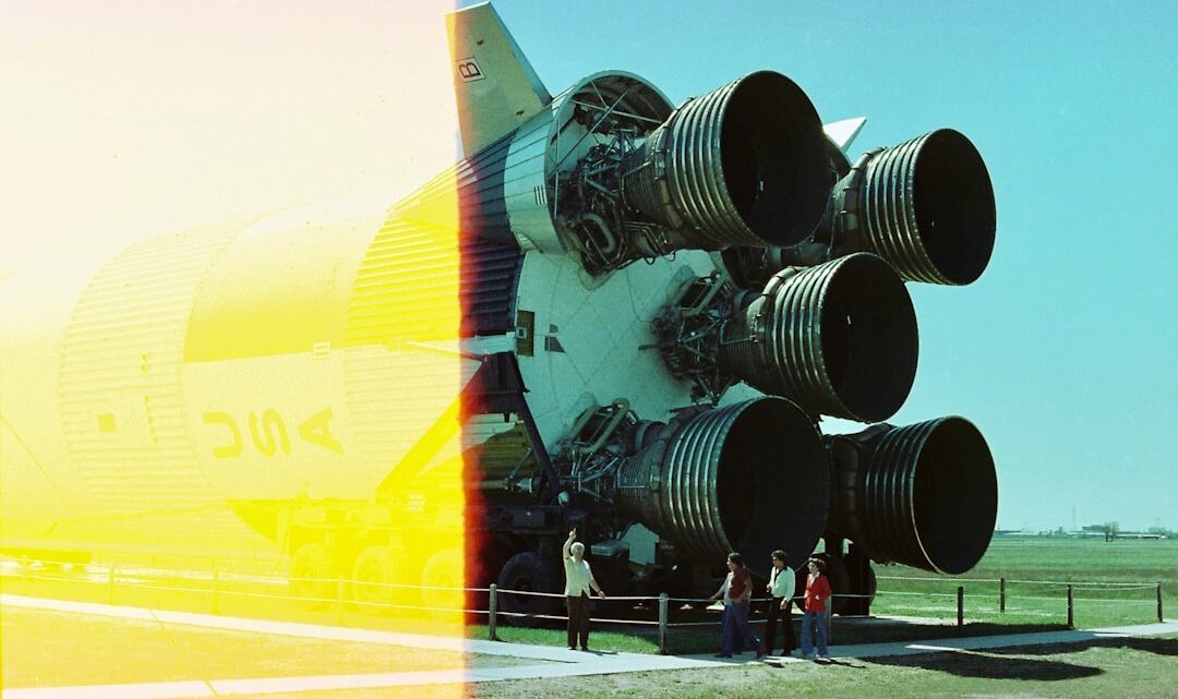 Jakie paliwa i silniki są używane w rakietach poza tradycyjnymi chemicznymi? Przegląd nowoczesnych technologii napędowych.