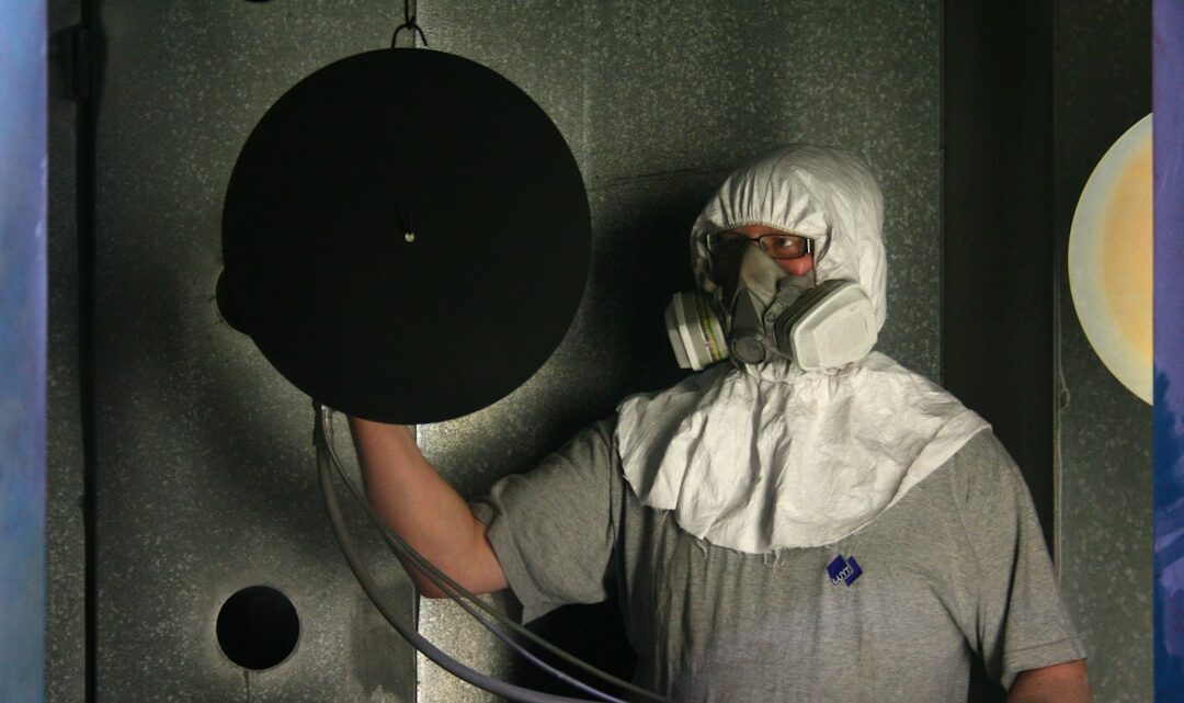 Jakie są główne zagrożenia związane z kosmicznym promieniowaniem dla ludzi i sprzętu? Poradnik dla podróżników kosmicznych.