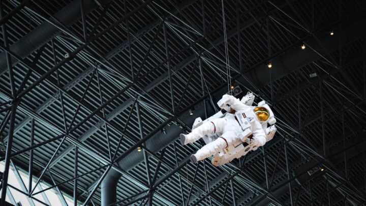 Materiały przyszłości w kosmosie: Jak mikrograwitacja wpływa na ich właściwości i inżynierię kosmiczną?