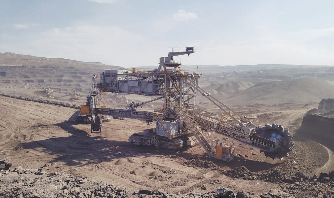 Przyszłość górnictwa kosmicznego: Jakie surowce możemy wydobyć z planetoid i Księżyca?