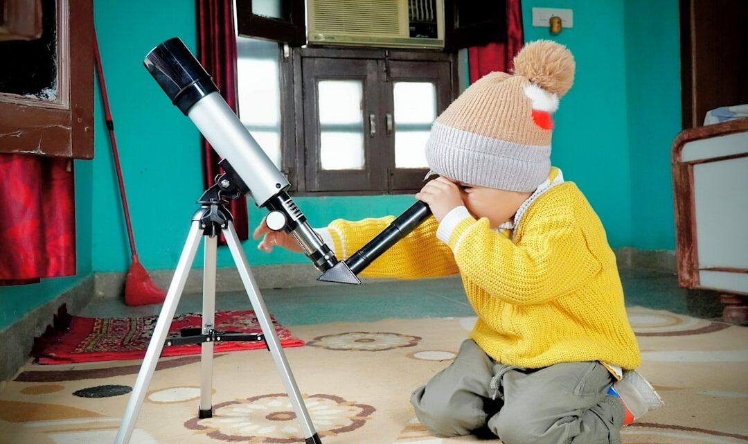 Jak wybrać pierwszą lunetę astronomiczną dla dziecka? Praktyczny poradnik rodzica.