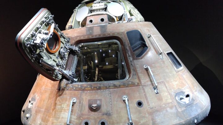 Jak wygląda lądowanie astronautów na Ziemi? Proces, przeciążenia i protokoły bezpieczeństwa.