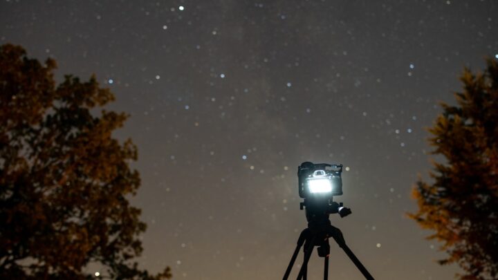 Jak zmierzyć odległość do najbliższych gwiazd? Metody astrometryczne w praktyce