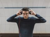 Muzyka w kosmosie: Jak astronauci relaksują się i inspirują podczas misji orbitalnych?