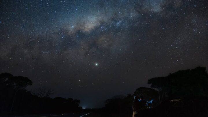 Obywatelska nauka w kosmosie: Jak każdy Polak może przyczynić się do odkryć astronomicznych?
