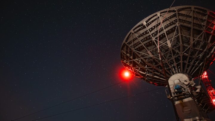 Sztuczne satelity Ziemi: Do czego służą i jak odróżnić je od gwiazd na nocnym niebie?