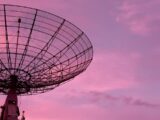 Wpływ promieniowania kosmicznego na elektronikę satelitów: Ochrona i strategie.