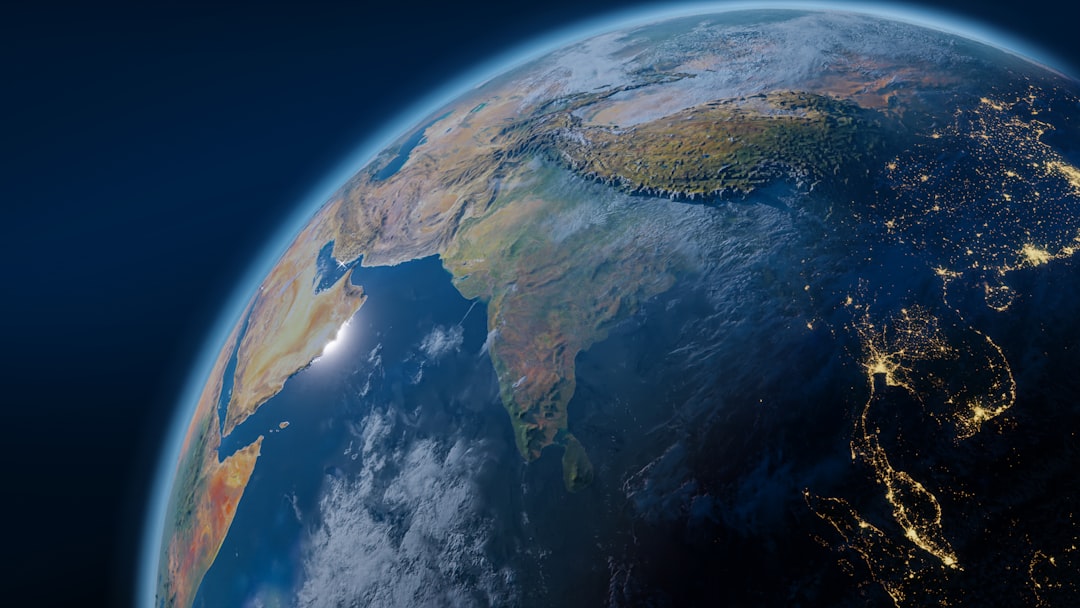 Co to jest orbita geostacjonarna i dlaczego jest kluczowa dla łączności satelitarnej?