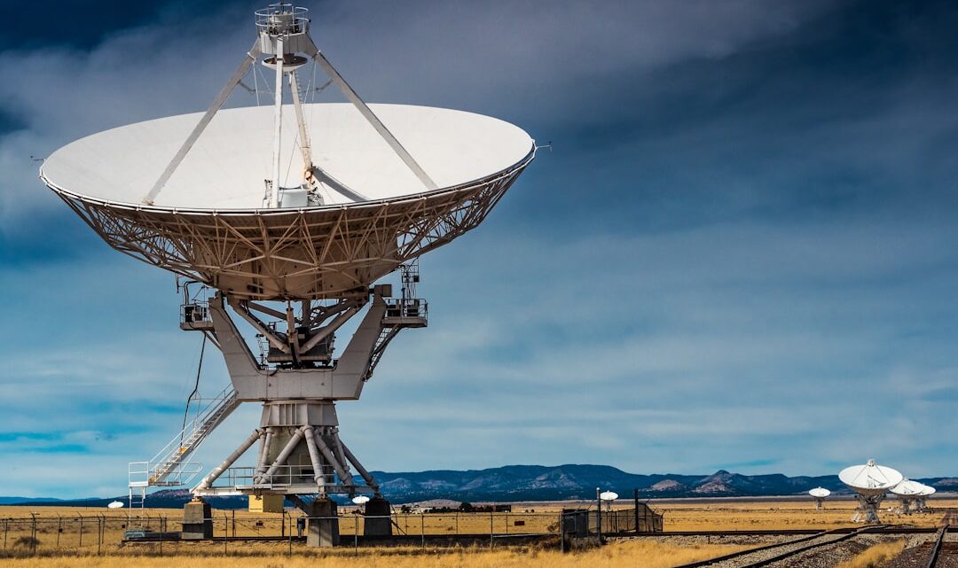 Jak satelity i sondy kosmiczne radzą sobie z ekstremalnymi temperaturami w przestrzeni? Tajemnice systemów termoregulacji.