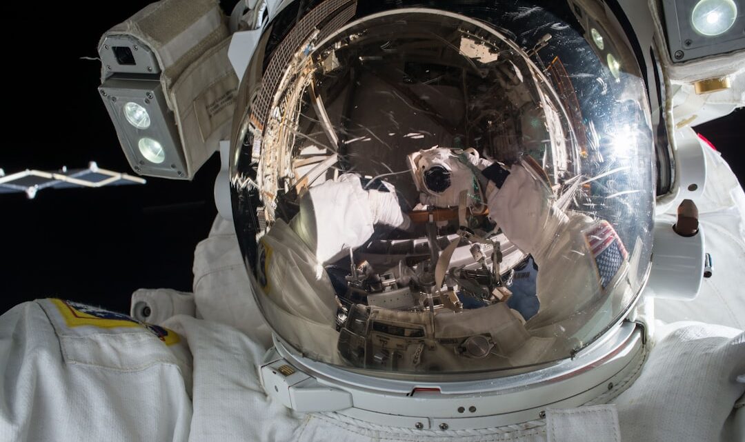 Jakie są protokoły komunikacji awaryjnej astronautów z Ziemią? Scenariusze i procedury dla bezpieczeństwa misji.