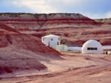 Bazy na asteroidach i w punktach Lagrange’a: Koncepcje i wyzwania długoterminowej obecności człowieka poza planetami.