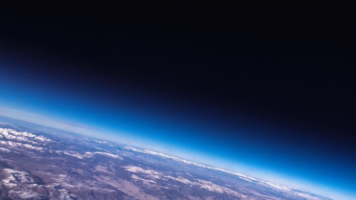 Efekt widoku Ziemi z kosmosu (Overview Effect): Jak perspektywa astronautów zmienia postrzeganie planety i człowieczeństwa?
