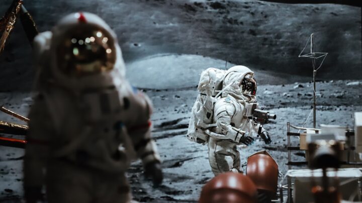 Hydroponika czy Aeroponika? Jakie systemy uprawy roślin najlepiej sprawdzą się w przyszłych bazach na Księżycu i Marsie, by zapewnić świeżą żywność astronautom?
