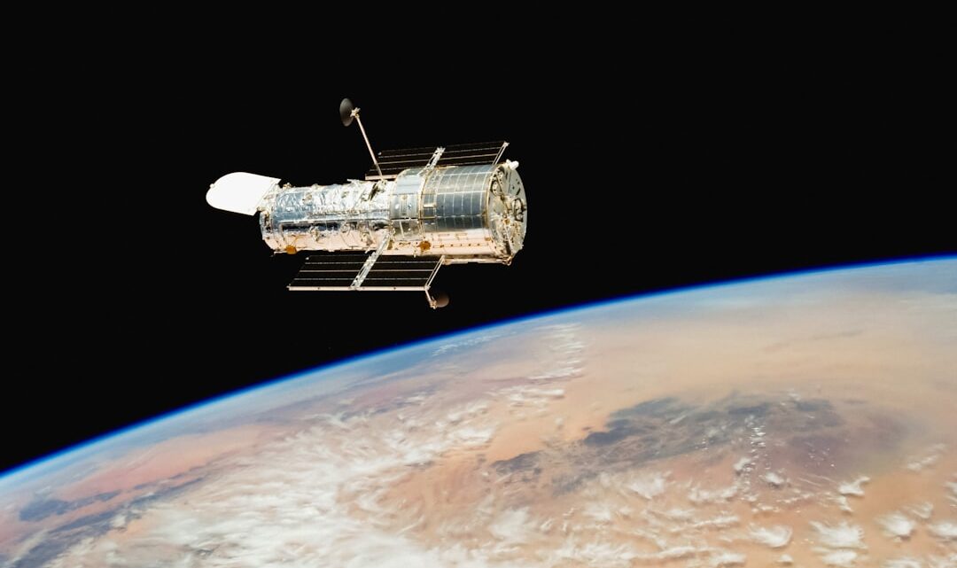 Jak satelity badają zmiany poziomu mórz i lodowców? Techniki pomiarowe i ich znaczenie dla monitorowania klimatu Ziemi.