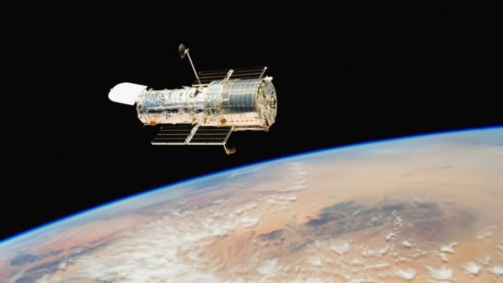 Jak satelity badają zmiany poziomu mórz i lodowców? Techniki pomiarowe i ich znaczenie dla monitorowania klimatu Ziemi.