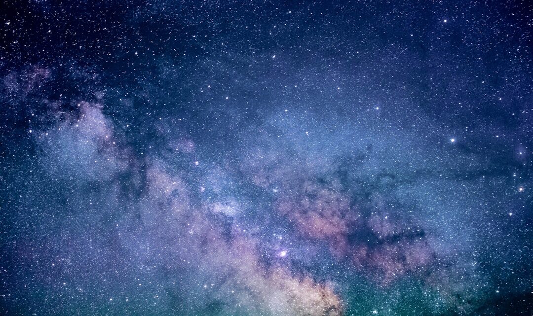 Jak wykorzystać darmowe archiwa kosmiczne (np. ESA, NASA) do własnych obserwacji i badań astronomicznych?