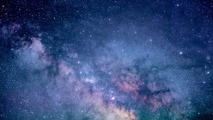 Jak wykorzystać darmowe archiwa kosmiczne (np. ESA, NASA) do własnych obserwacji i badań astronomicznych?