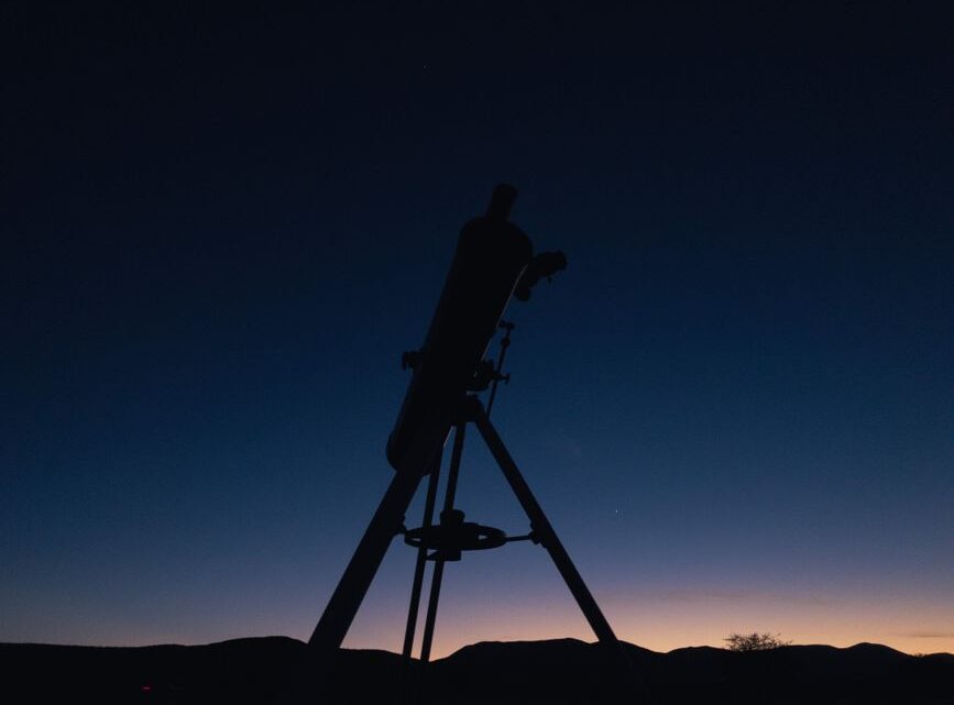 Jak wykorzystać rozszerzoną rzeczywistość (AR) w aplikacjach mobilnych do identyfikacji gwiazd, planet i obiektów deep-sky?