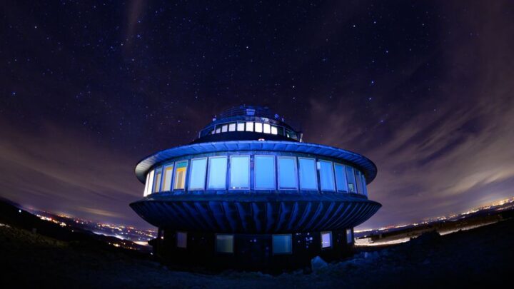 Polskie centra naukowe i planetaria: Gdzie w Polsce najlepiej uczyć się o kosmosie i oglądać pokazy astronomiczne?