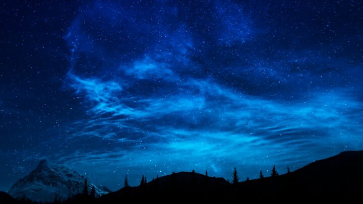 Zjawisko 'Gwiezdnych Wojen’ na Ziemi: Jak obserwować i zrozumieć nocne świetliste obłoki (NLC) i co mówią nam o atmosferze?